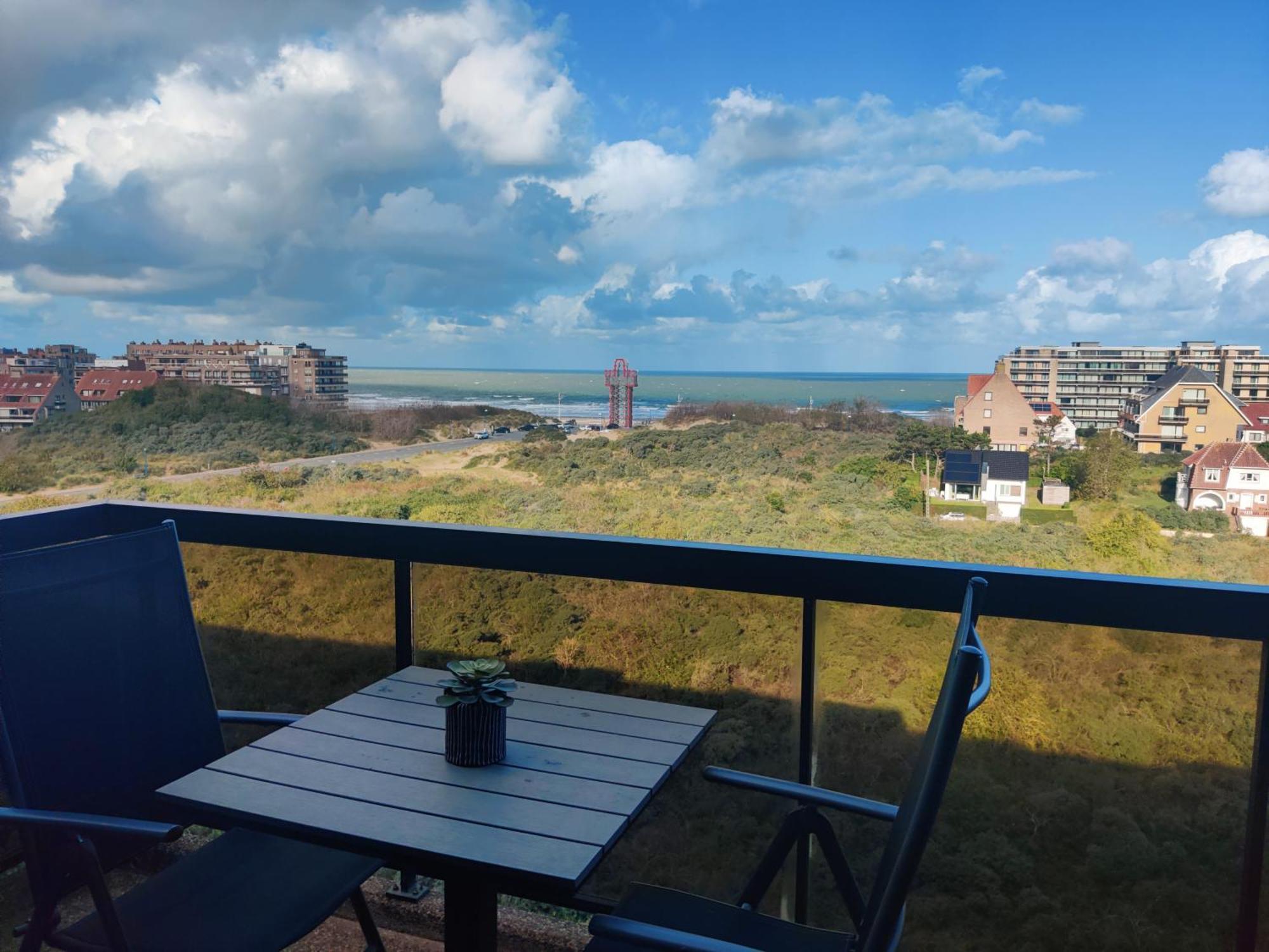 Recent Vernieuwd Appartement Met Zeezicht En Een Gratis Parkeerplaats Koksijde Exterior photo