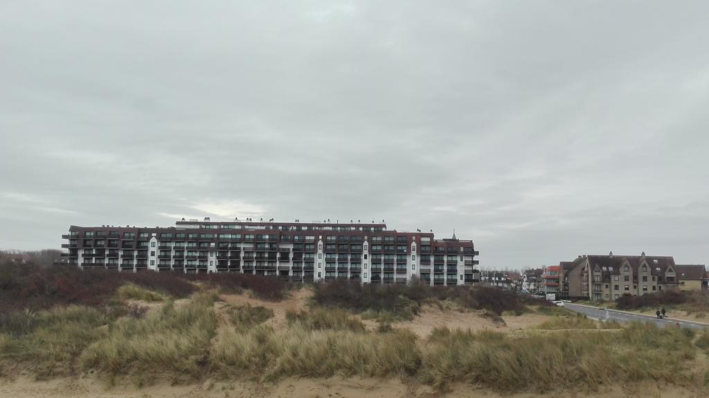 Recent Vernieuwd Appartement Met Zeezicht En Een Gratis Parkeerplaats Koksijde Exterior photo