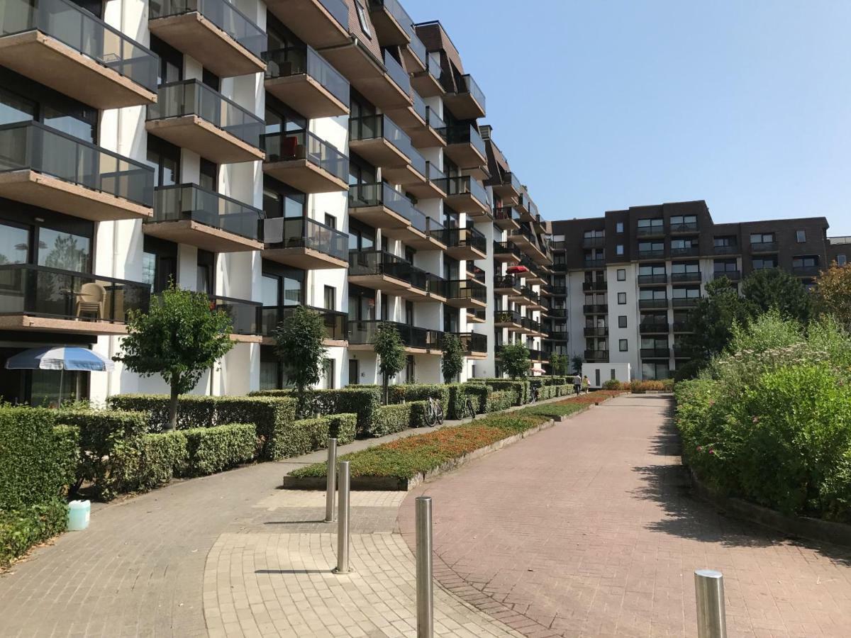 Recent Vernieuwd Appartement Met Zeezicht En Een Gratis Parkeerplaats Koksijde Exterior photo